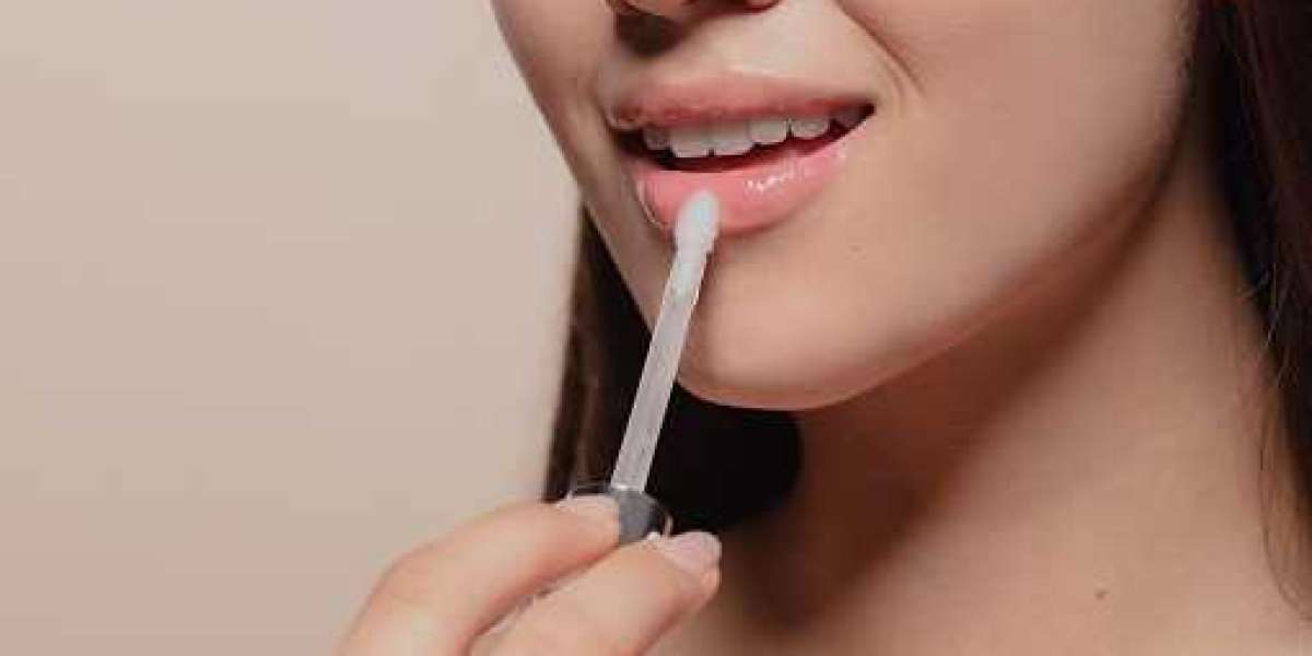 Lip Gloss Market by Top Competitor, Regional Shares, and Forecast 2027